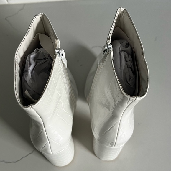 NIB PrettyLittleThing White Croc Embossed Heeled Ankle Boots 7.5 - Picture 3 of 5